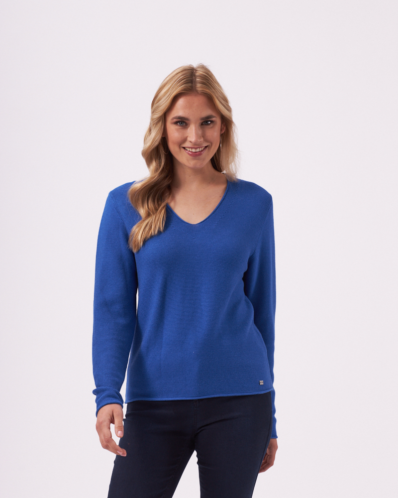 PULLI MIT V-AUSSCHNITT PULLI MIT V-AUSSCHNITT
