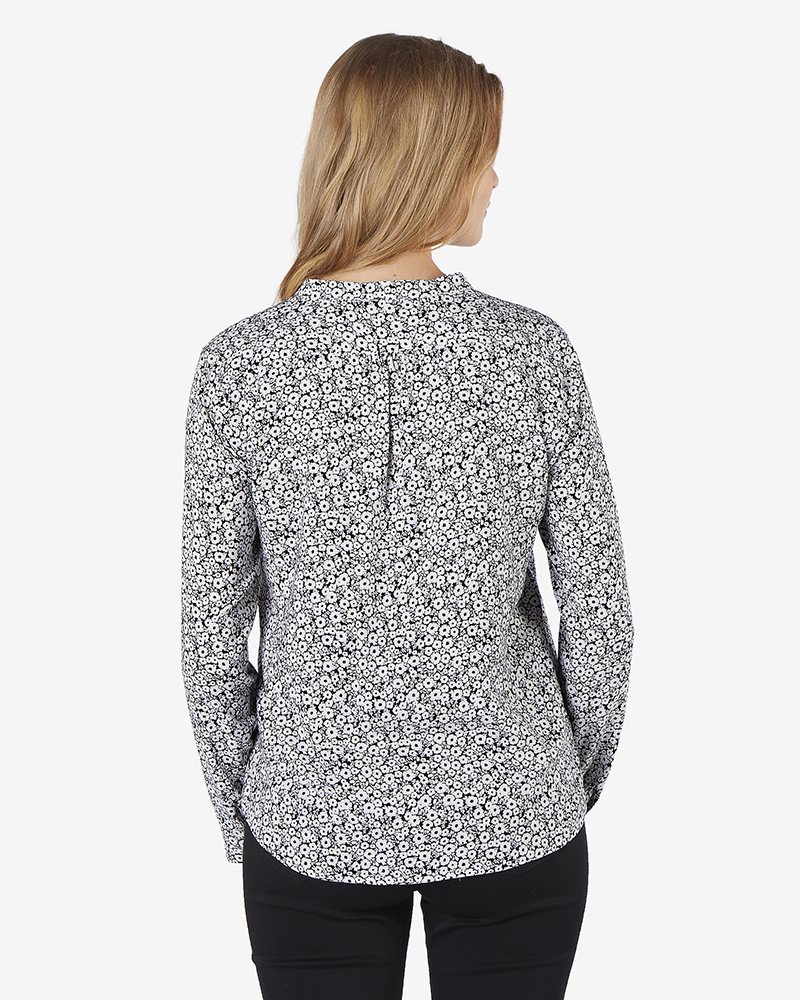 Bluse_schwarz_gemuster_Blumenprint_hinten_411033_Olivia VISKOSEBLUSE IN 2 FARBEN