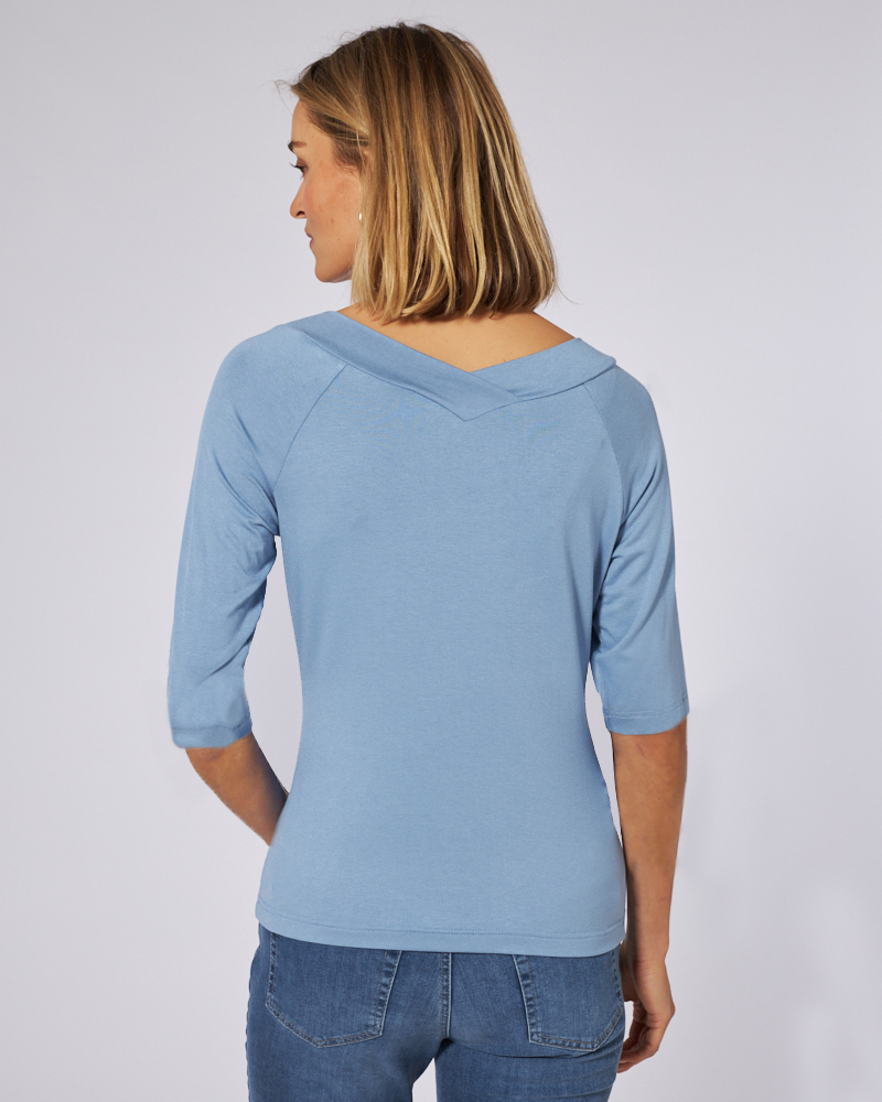 SHIRT MIT V-AUSSCHNITT SHIRT MIT V-AUSSCHNITT