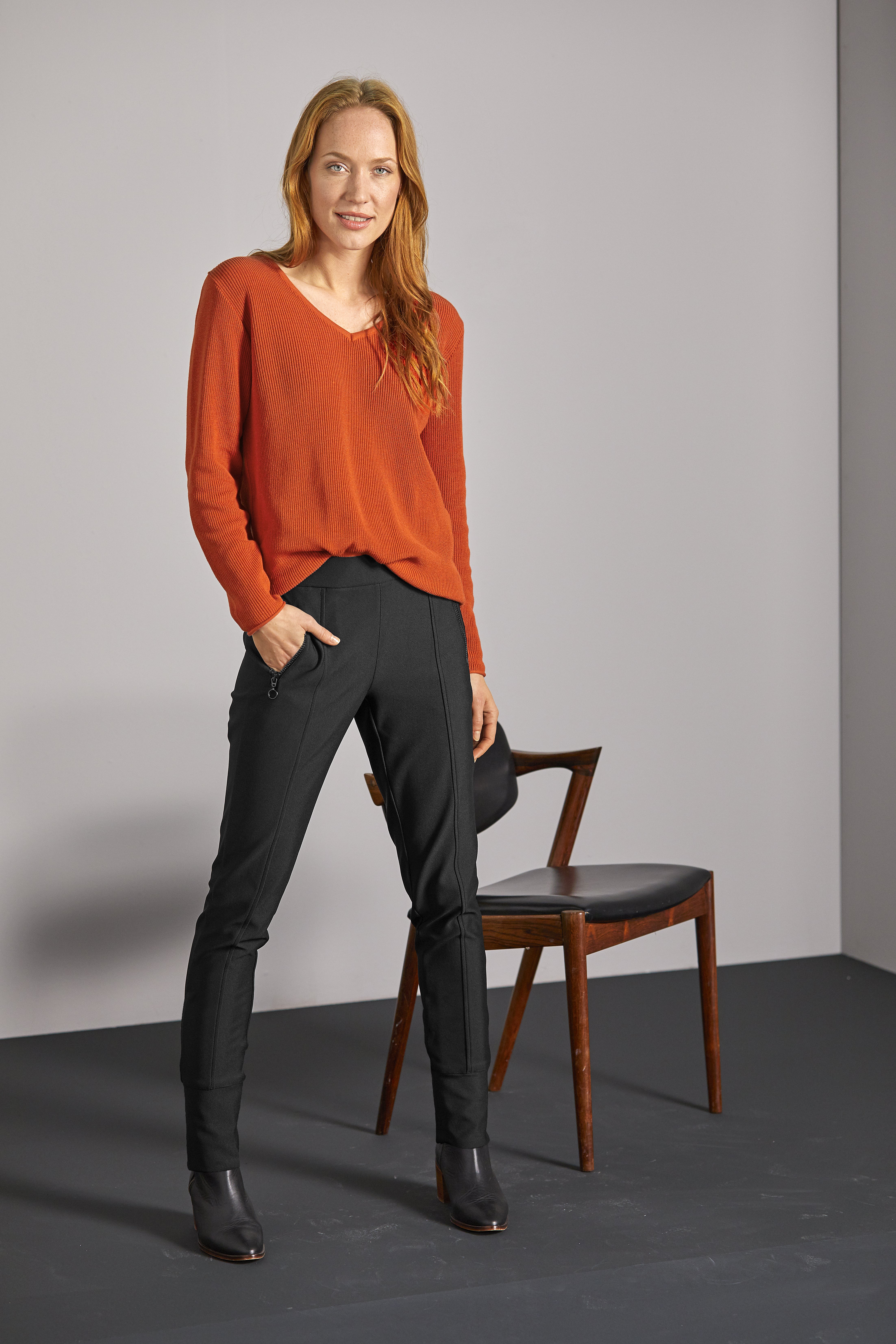 Pulli_terracotta_421165-Jegging_schwarz_421093-min BASIC-PULLI IN 4 FARBEN