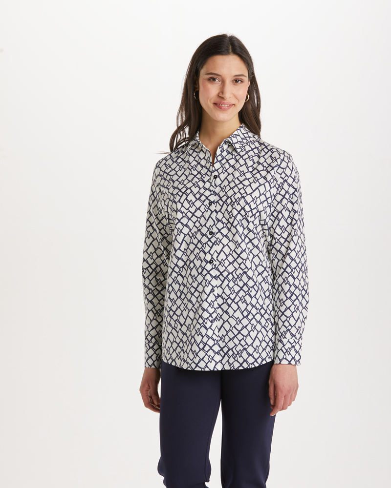 Bluse_blau_gemustert_421019_Benita_vorn HEMDBLUSE IN LONGFORM