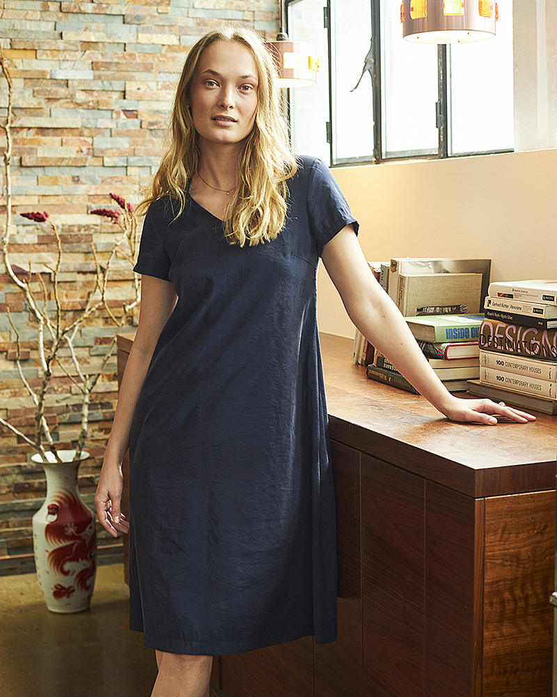 SOMMERKLEID AUS VISKOSE SOMMERKLEID AUS VISKOSE