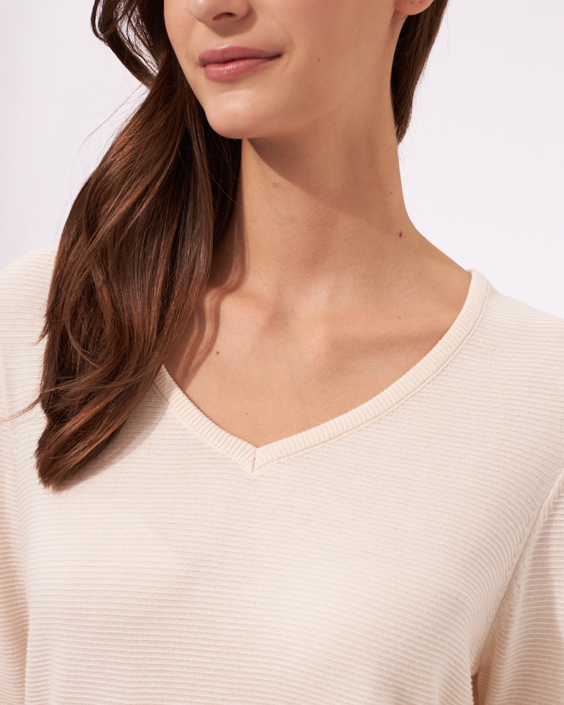 FEINSTRICKPULLI MIT V-AUSSCHNITT FEINSTRICKPULLI MIT V-AUSSCHNITT
