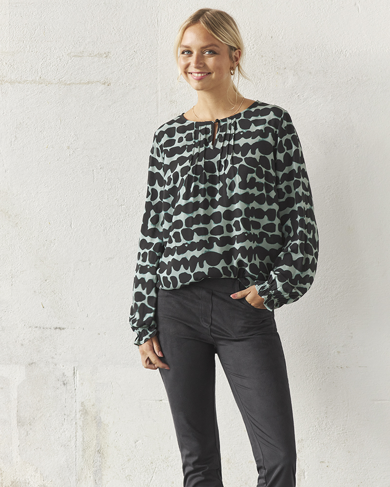 LOCKERE BLUSE AUS VISKOSE LOCKERE BLUSE AUS VISKOSE