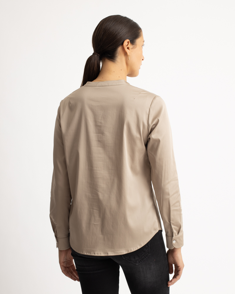 Blusenshirt_taupe_422036_Agnes_hinten LEGERE TUNIKABLUSE