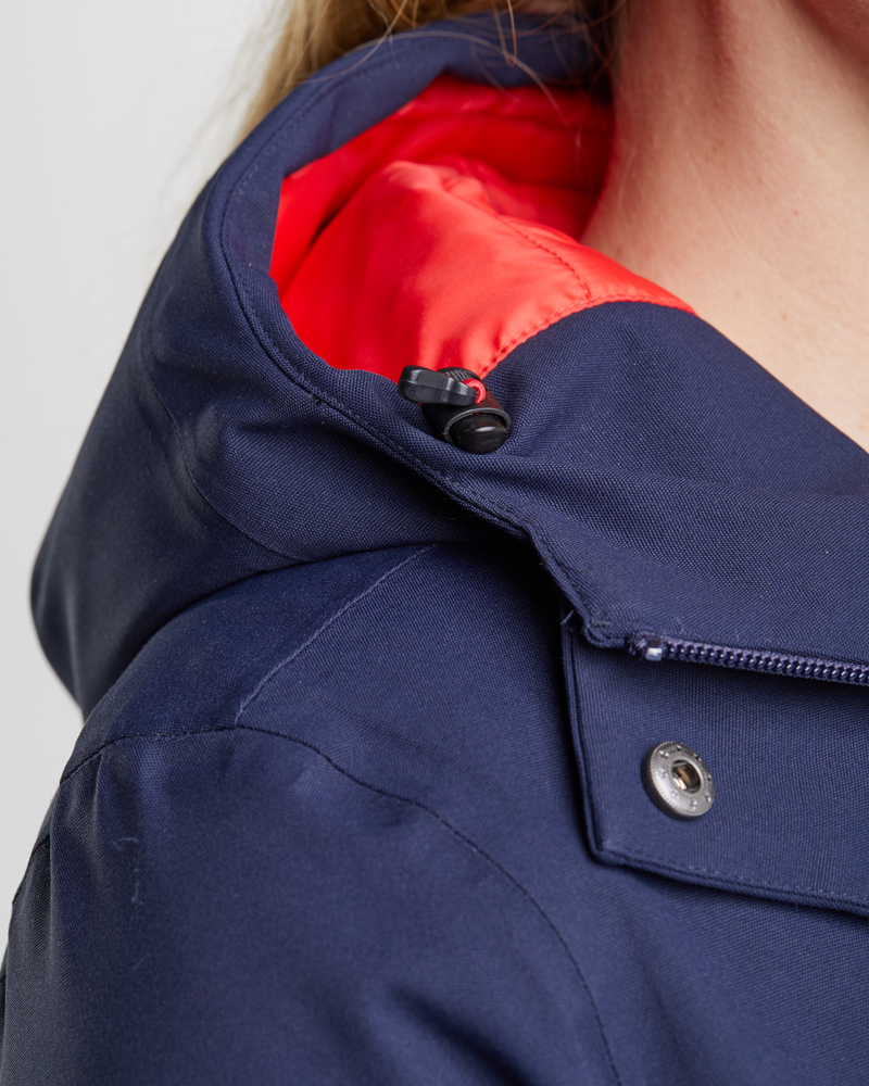 Jacke_marine_421006_Janet_Detail-2 FEMININE WINTERJACKE