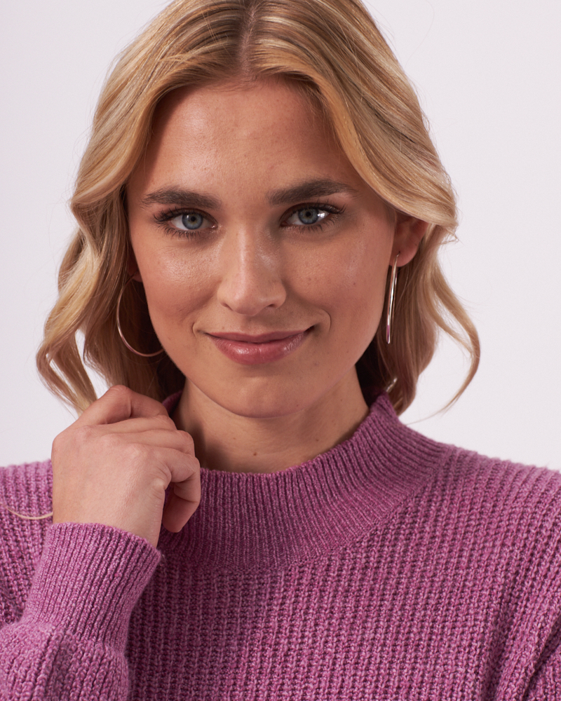 GROBSTRICKPULLI MIT STEHKRAGEN GROBSTRICKPULLI MIT STEHKRAGEN
