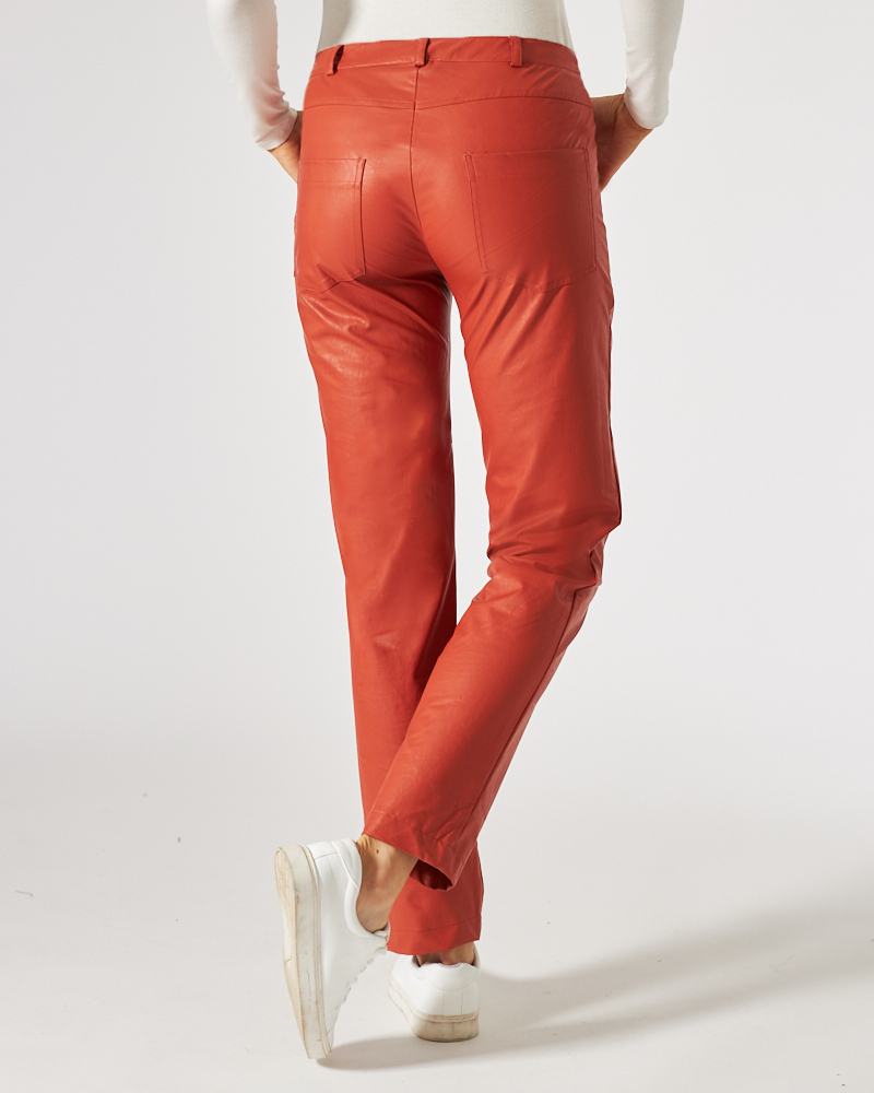 MODERNE HOSE N AUS VEGANEM LEDER MODERNE HOSE N AUS VEGANEM LEDER