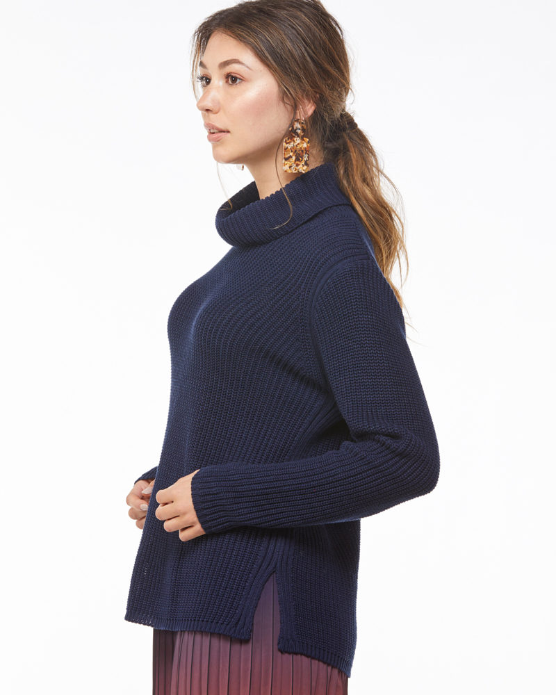 405097_49604nsj9o20kxTIAq ROLLKRAGEN-PULLI MIT SEITENSCHLITZEN