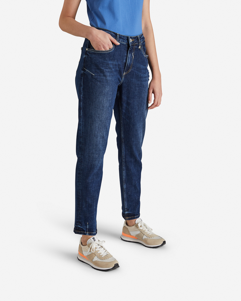 Mom-Jeans_dark-blue_Seite_412015_Makena LOCKER GESCHNITTENE MOM-JEANS N