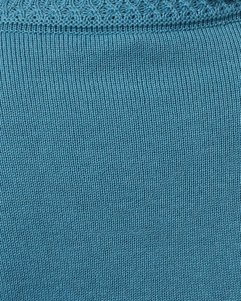 SPORTLICHER PULLI MIT SCHMUCKBLENDE SPORTLICHER PULLI MIT SCHMUCKBLENDE