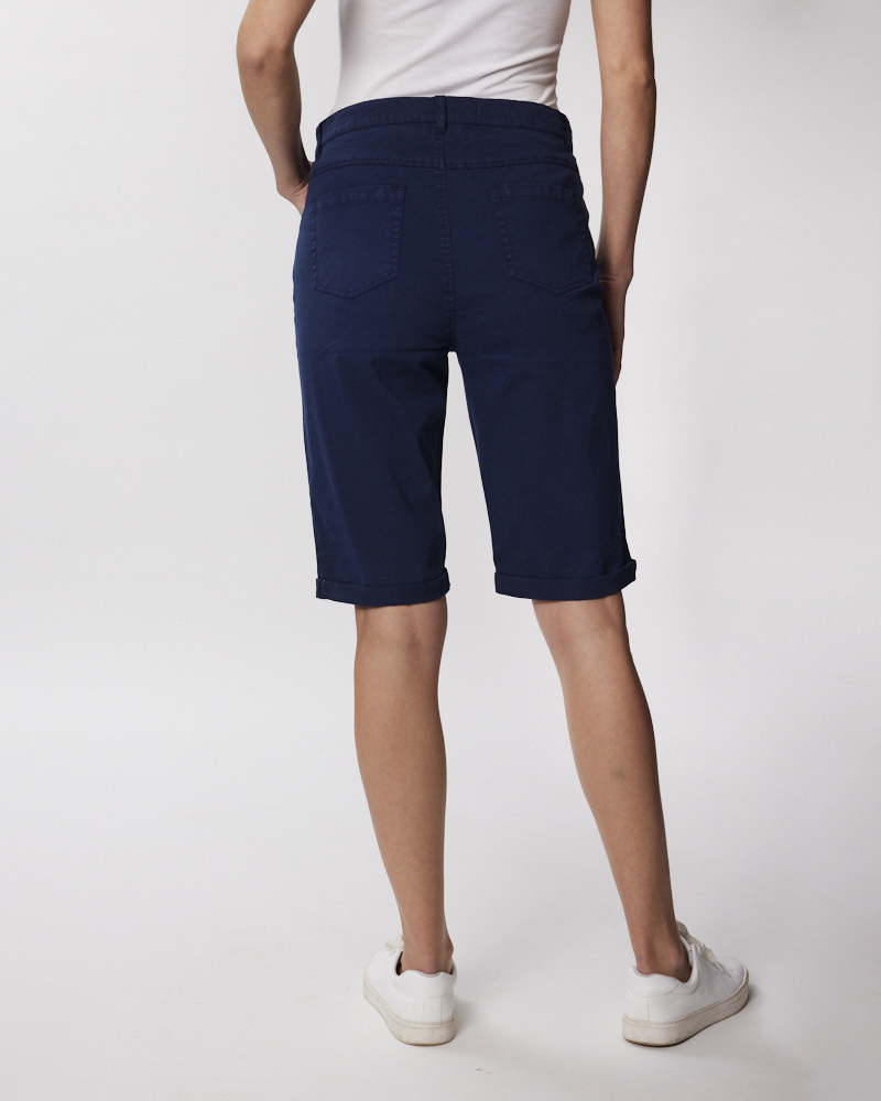 SOMMERLICHE BERMUDA-SHORTS