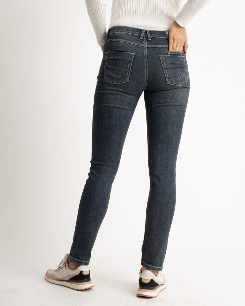 Jeans_dark-blue_422021_Fessy-L_hinten RÖHRENJEANS L
