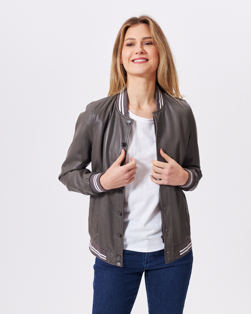 COLLEGEJACKE AUS LAMMNAPPA COLLEGEJACKE AUS LAMMNAPPA