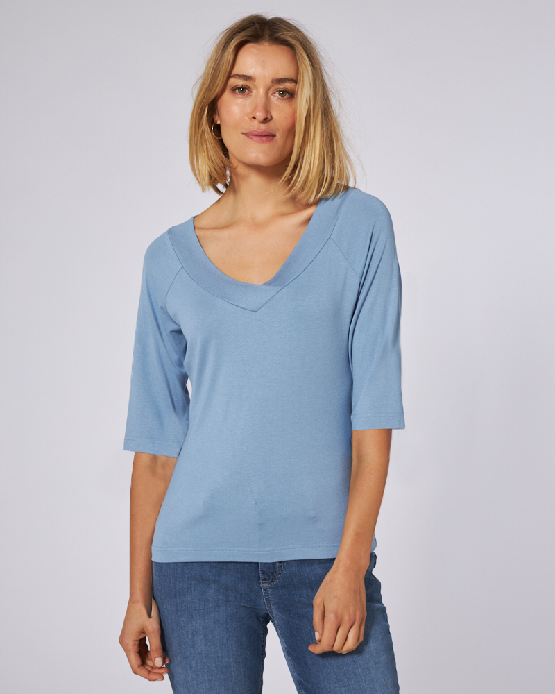 SHIRT MIT V-AUSSCHNITT