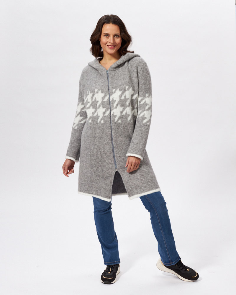 EDLE KAPUZEN-STRICKJACKE EDLE KAPUZEN-STRICKJACKE