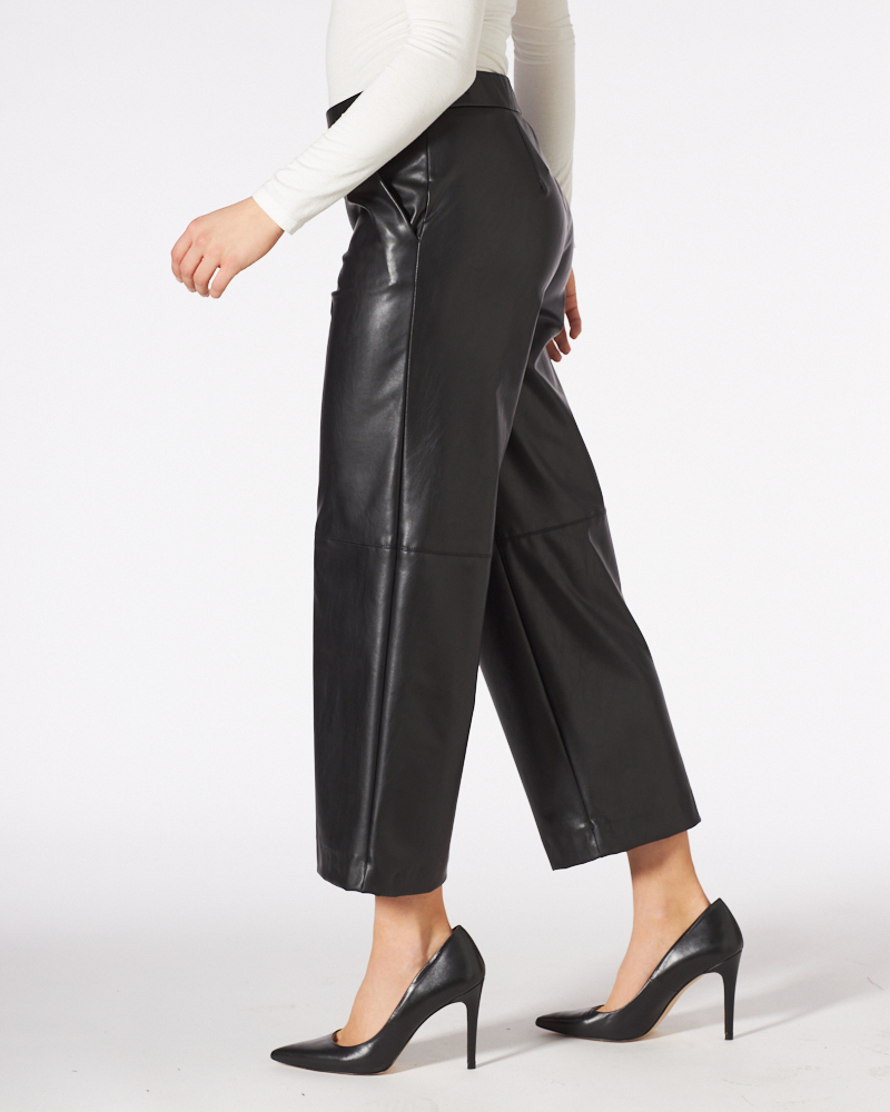 MODERNE CULOTTE IN LEDEROPTIK MODERNE CULOTTE IN LEDEROPTIK