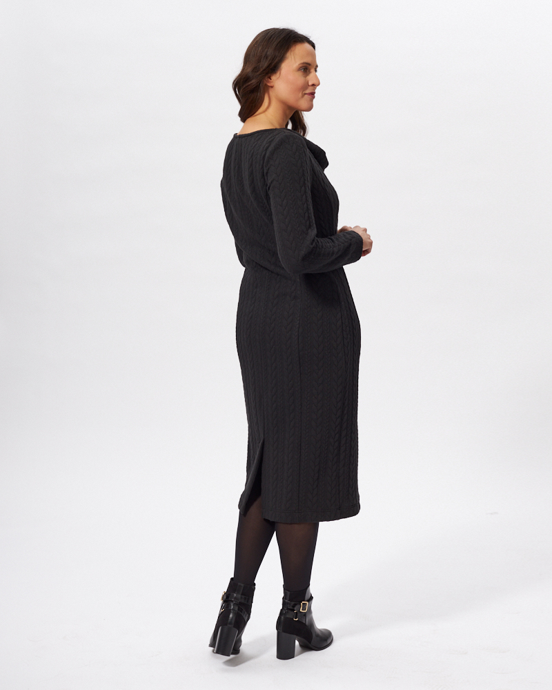 KLEID MIT ZOPFMUSTER KLEID MIT ZOPFMUSTER
