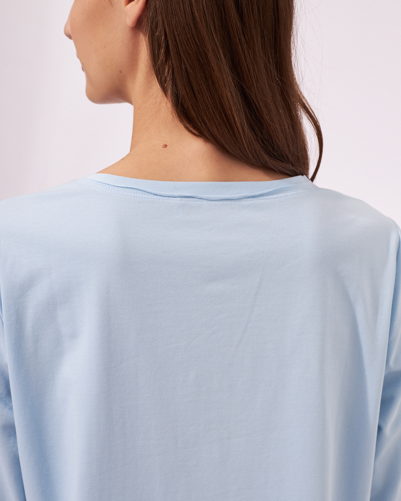 MODERNES LANGARMSHIRT MODERNES LANGARMSHIRT