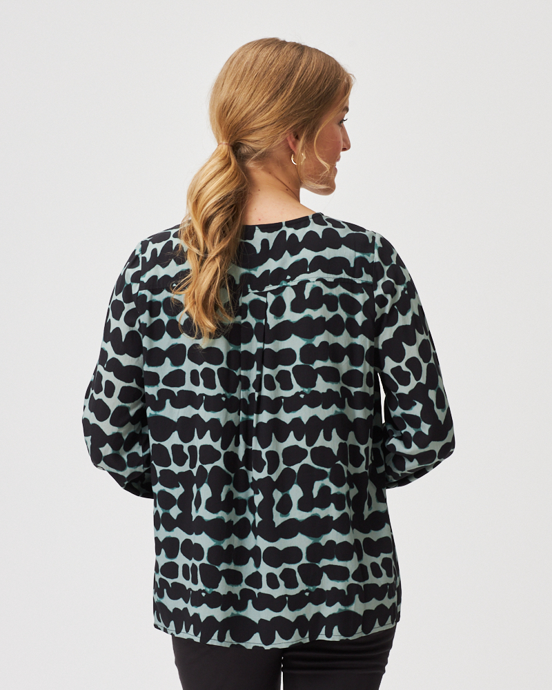 LOCKERE BLUSE AUS VISKOSE LOCKERE BLUSE AUS VISKOSE